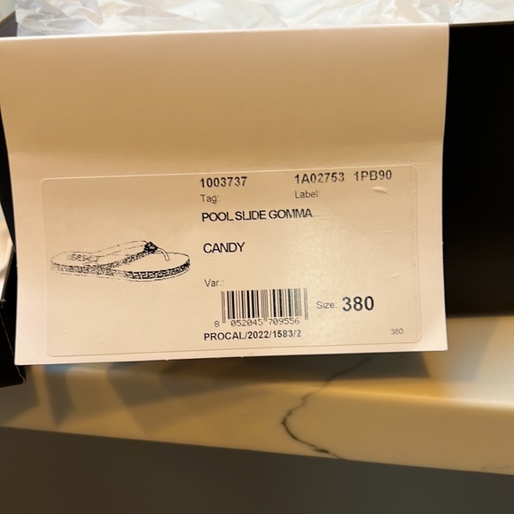 Versace - Picture 9 of 9